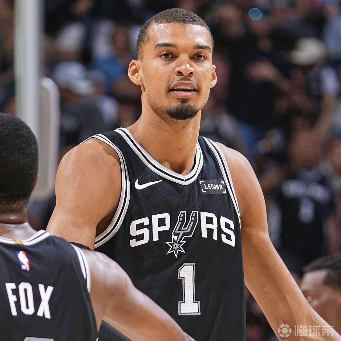 韦德:文班亚马是一个真正全能的球员,没有任何弱点